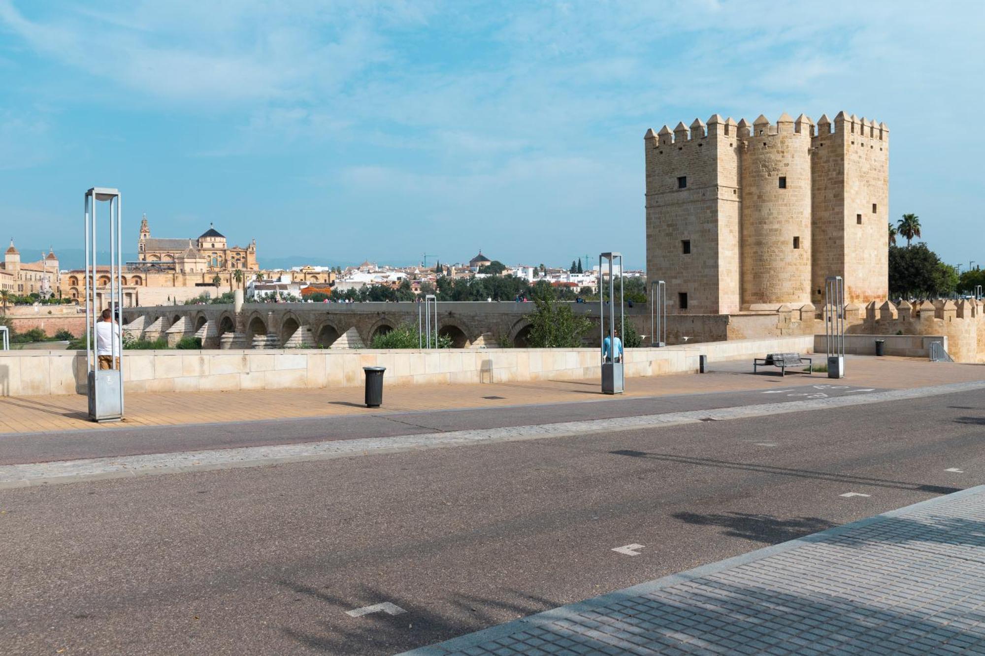Apartamentos En Cordoba, Puente Romano Y Torre Calahorra Esterno foto
